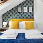 Central & Modern 1 Bed Apartment - 3Min To Train Station & Sleeps 4 - The Holloway Suite - Mid-Long Term Stays