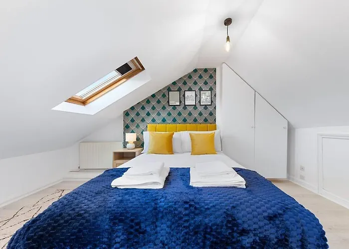 Central & Modern 1 Bed Apartment - 3Min To Train Station & Sleeps 4 - The Holloway Suite - Mid-Long Term Stays
