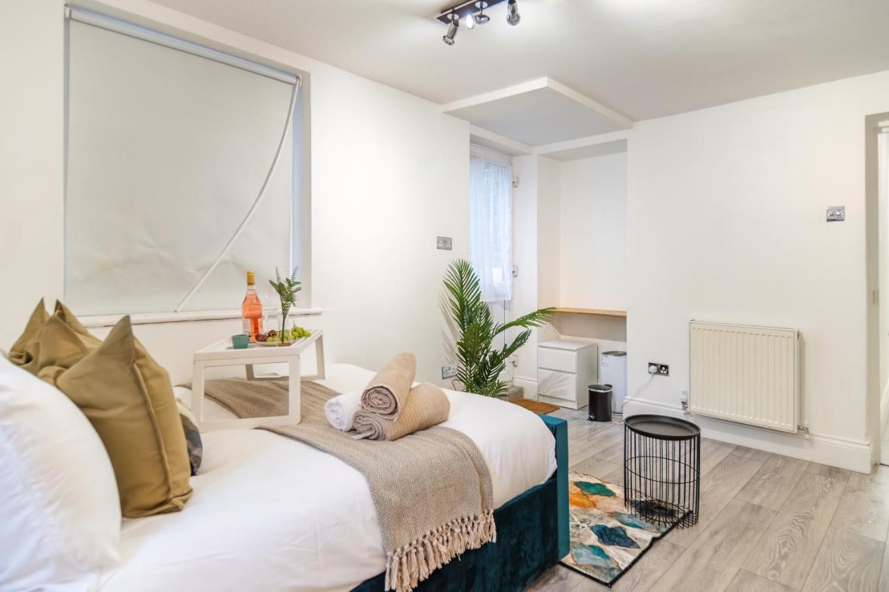 Funky Trendy 3 Bed 3 Bath With Patio In Dalston Apartment *