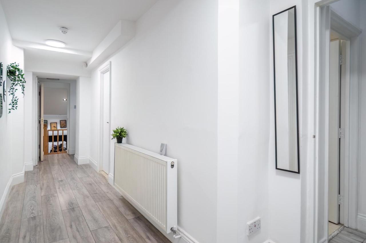 Funky Trendy 3 Bed 3 Bath With Patio In Dalston London