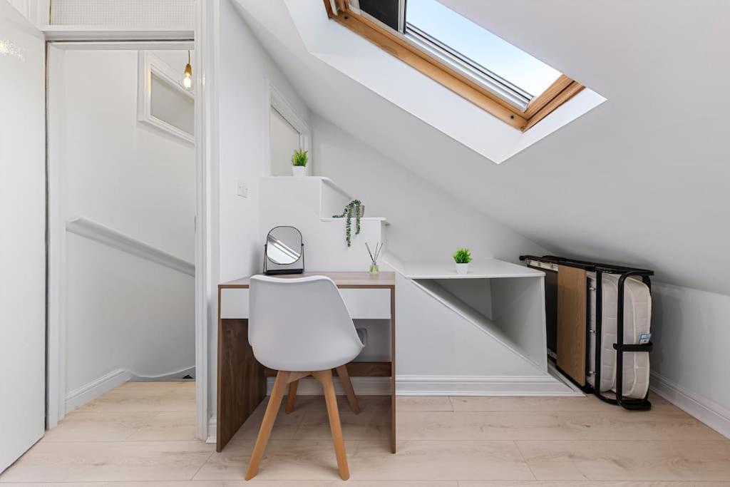 & Modern 1 Bed - 3min To Train Station & Sleeps 4 - The Holloway - Mid-long Term Apartment London