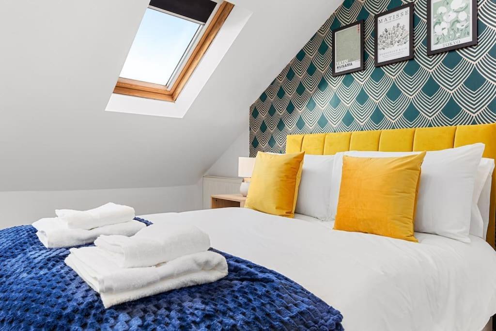 Apartment & Modern 1 Bed - 3min To Train Station & Sleeps 4 - The Holloway - Mid-long Term