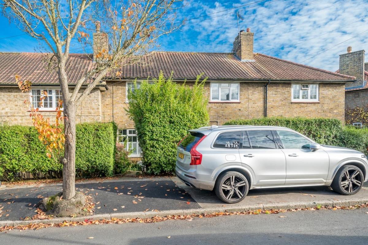 Character Luxury 6 Person 2 Bathroom Garden Sunroom Free Parking Villa London