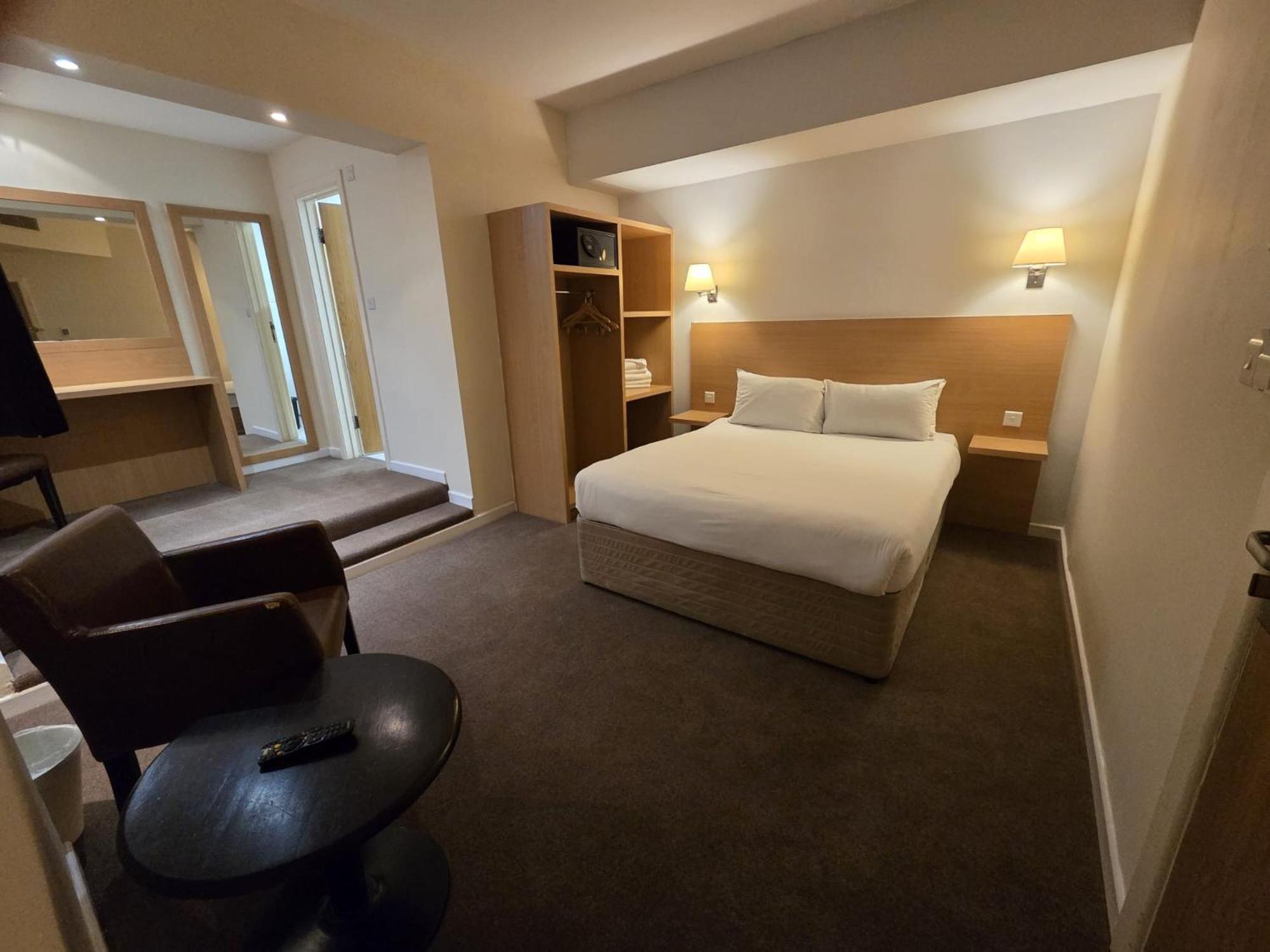 The Hotel 2*