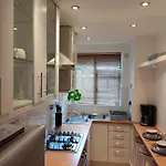 Cosy London Apartment In Great Surroundings