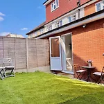 Cosy 1-Bed Flat 30Min To Central London & Parking