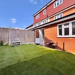 Cosy 1-Bed Flat 30Min To Central London & Parking