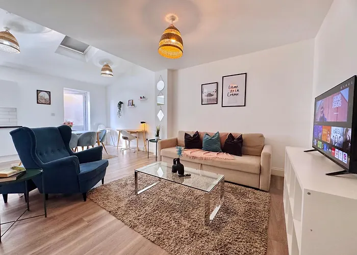 Cosy 1-Bed Flat 30Min To Central London & Parking