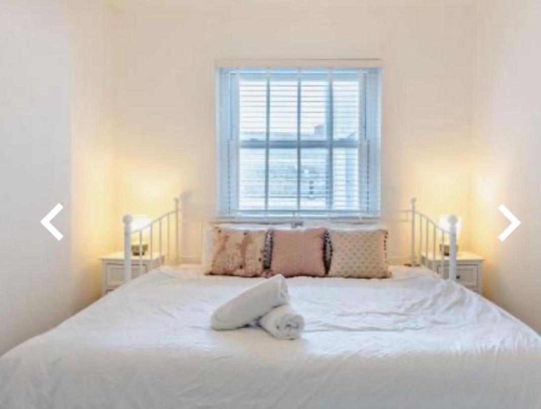The Secret Pink Door In Camden Apartment London