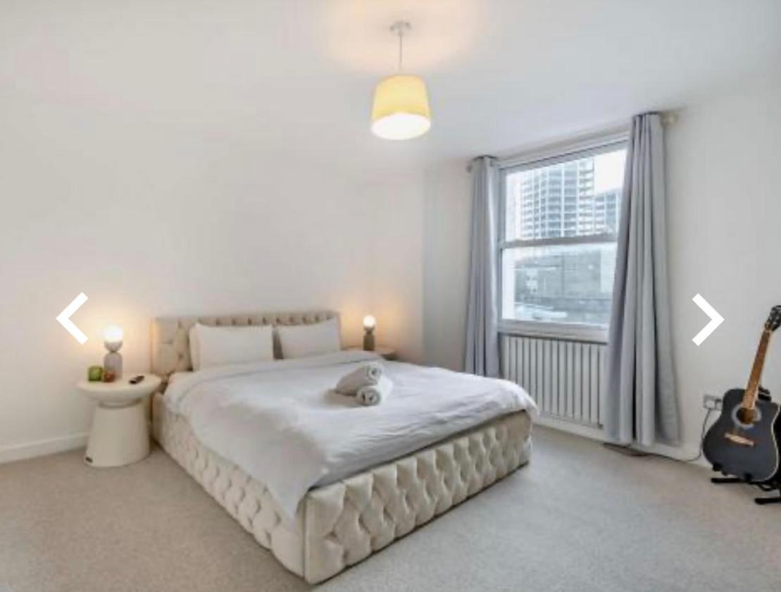 The Secret Pink Door In Camden Apartment London