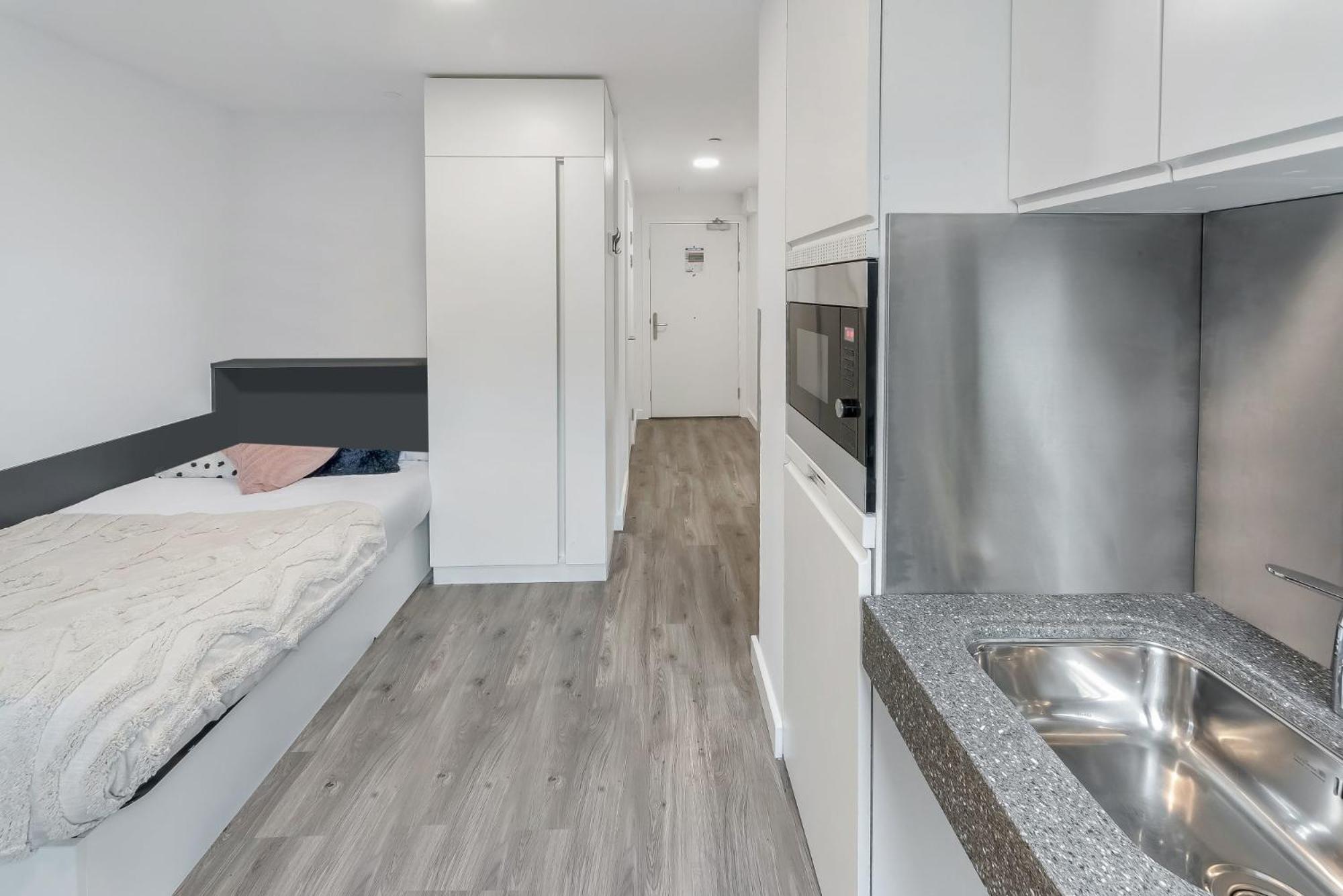 Chapter White In Apartment