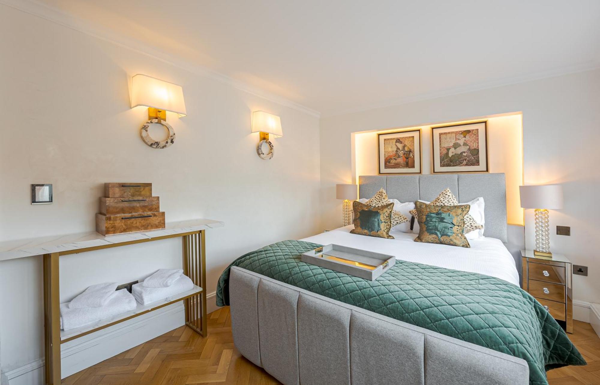 Modern Knightsbridge With Balcony Overlooking Harrods Prime Location Apartment *