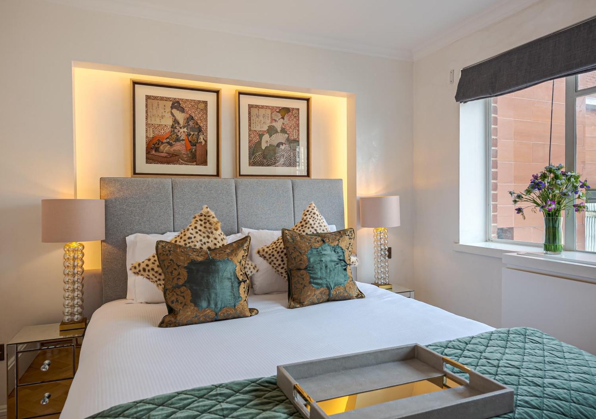 Modern Knightsbridge With Balcony Overlooking Harrods Prime Location Apartment *