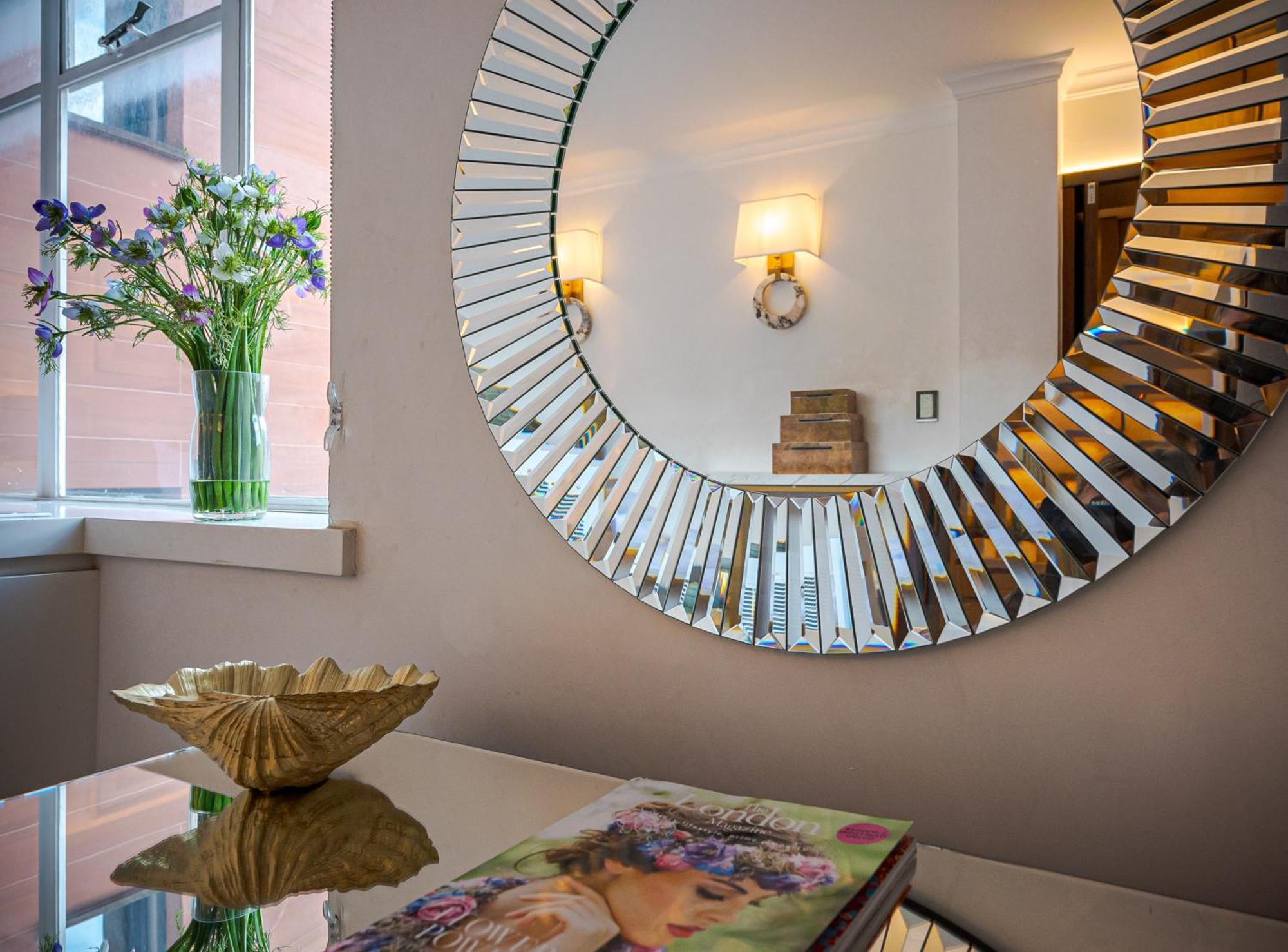 Modern Knightsbridge With Balcony Overlooking Harrods Prime Location Apartment *