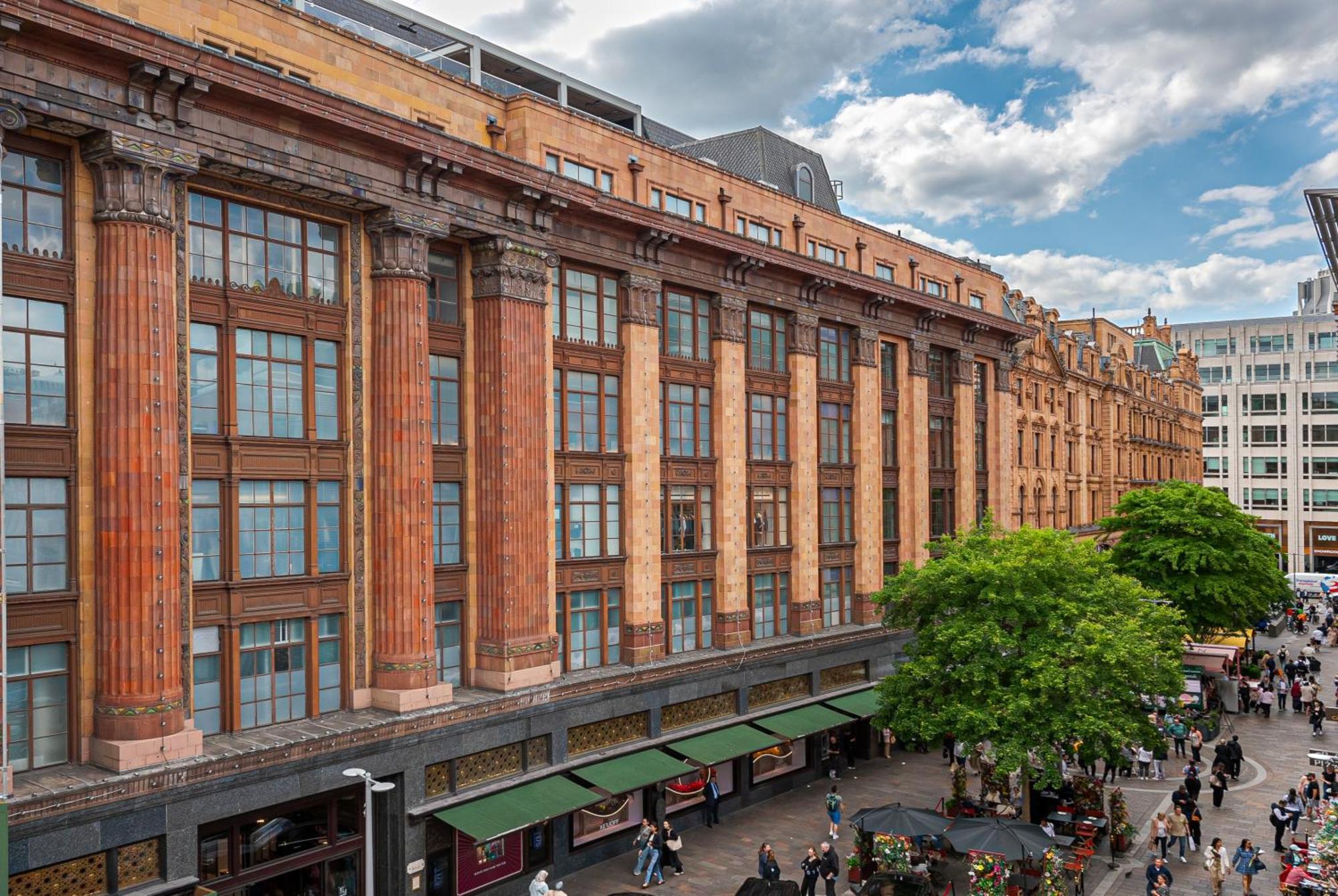 Modern Knightsbridge With Balcony Overlooking Harrods Prime Location Apartment *