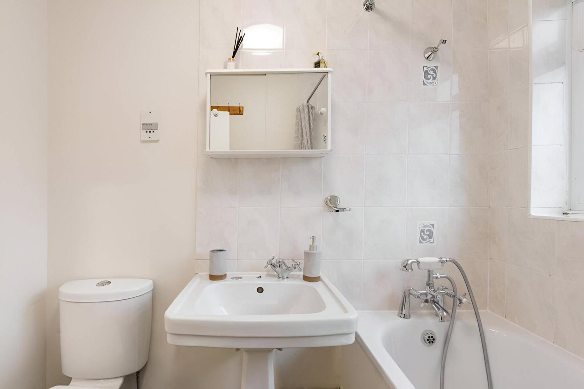 Charming 1-br Flat In Prime North Location * London