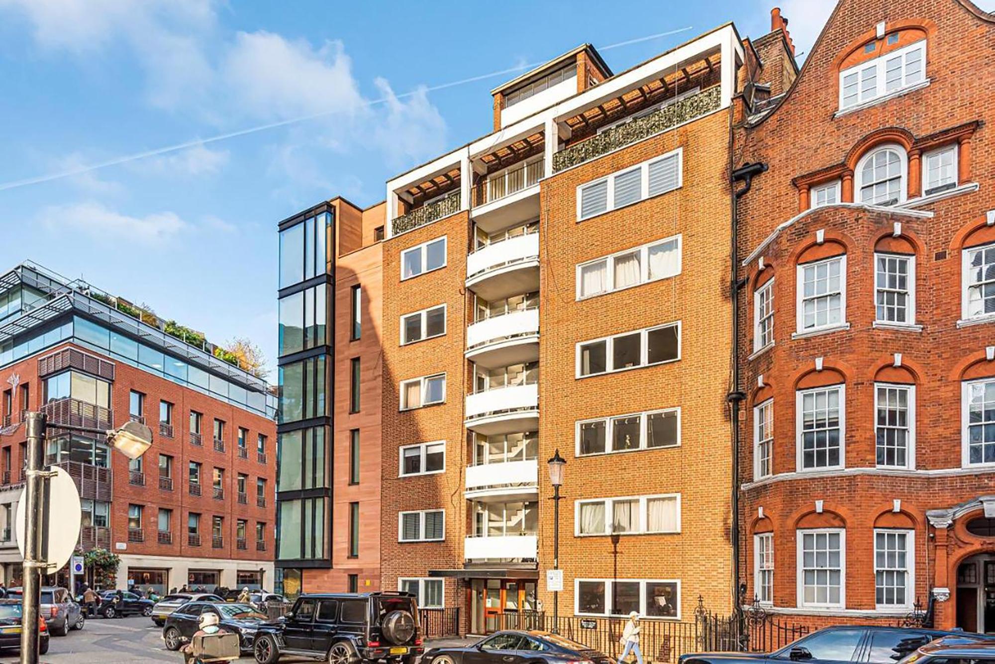 Apartment Modern Knightsbridge With Balcony Overlooking Harrods Prime Location