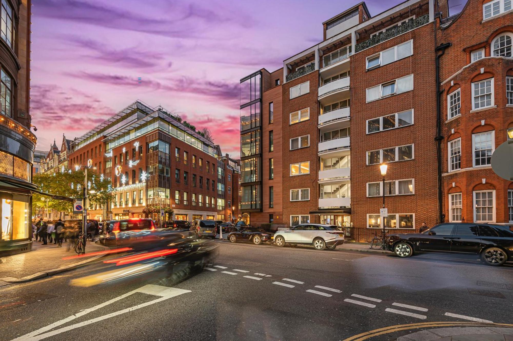 Modern Knightsbridge With Balcony Overlooking Harrods Prime Location Apartment London