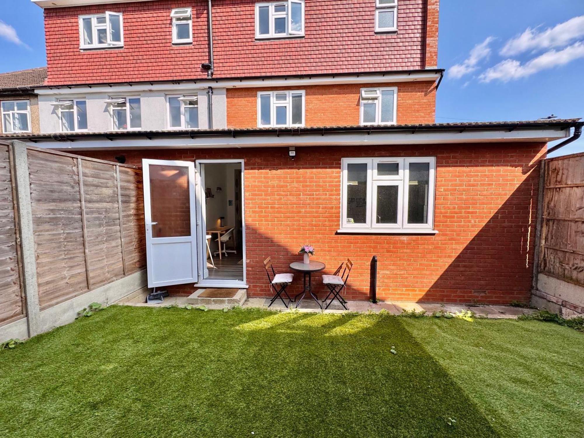 Apartment Cosy 1-bed Flat 30min To & Parking London