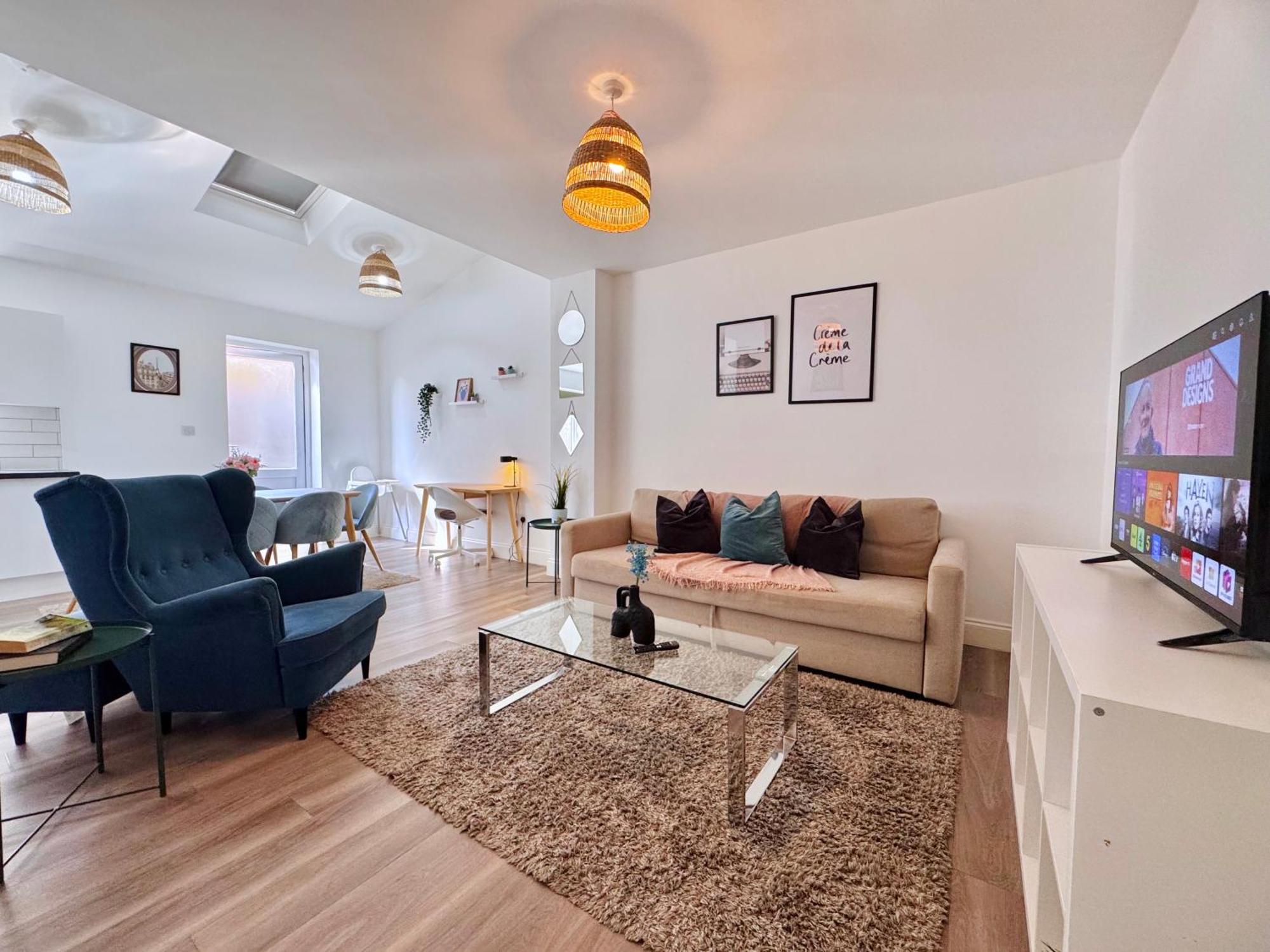 Apartment Cosy 1-bed Flat 30min To & Parking