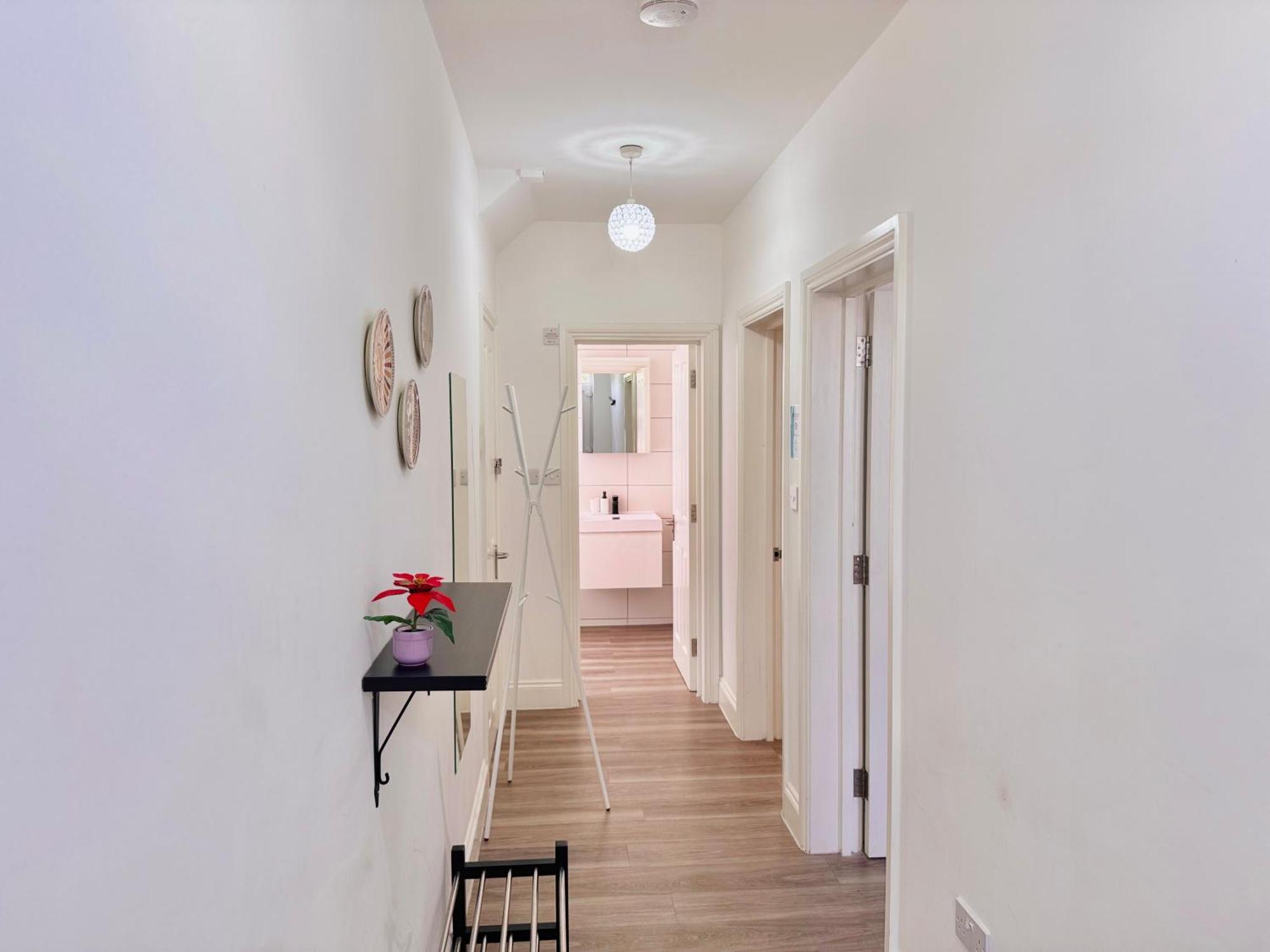 Apartment Cosy 1-bed Flat 30min To & Parking *