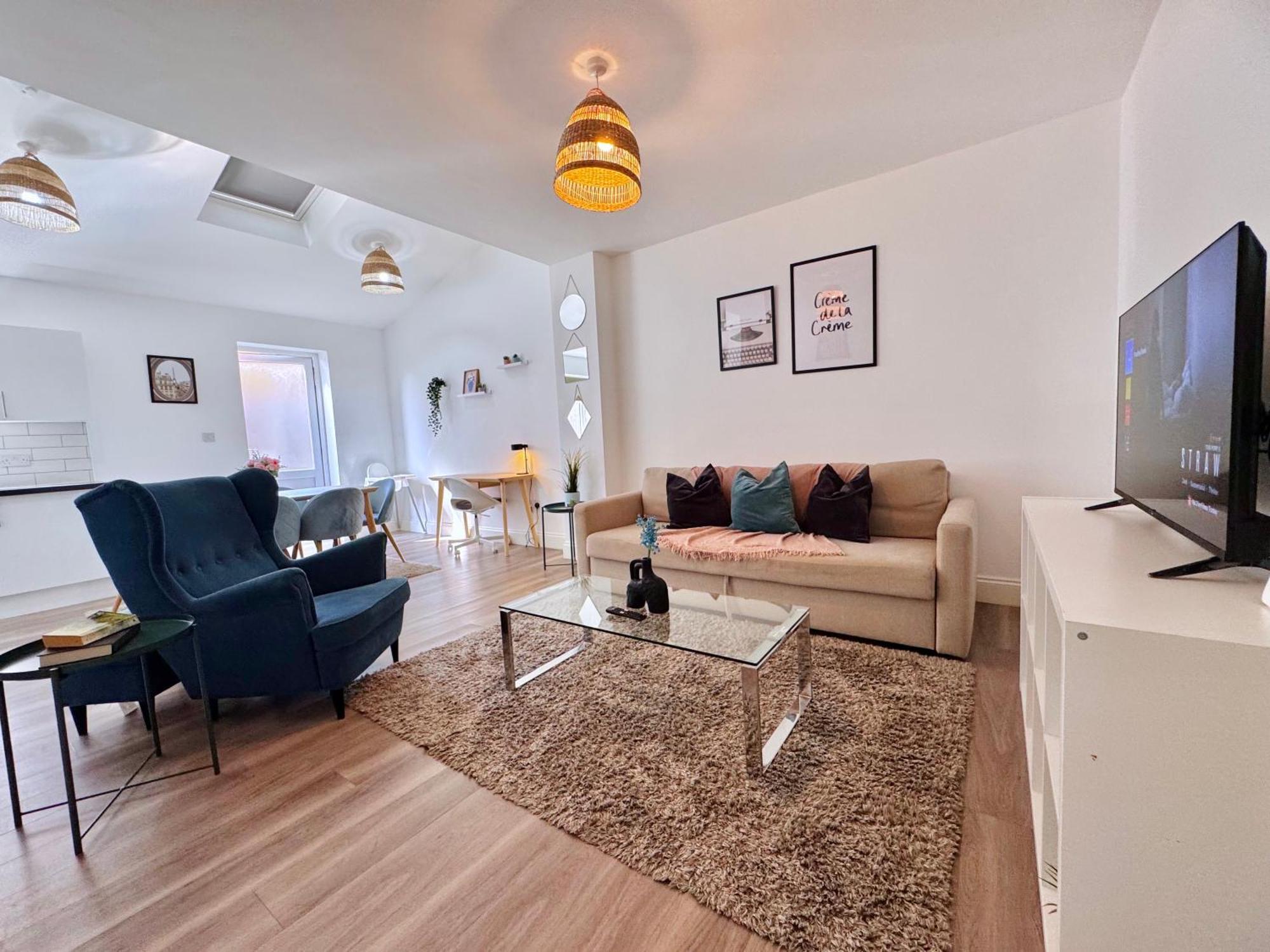 Cosy 1-bed Flat 30min To & Parking *