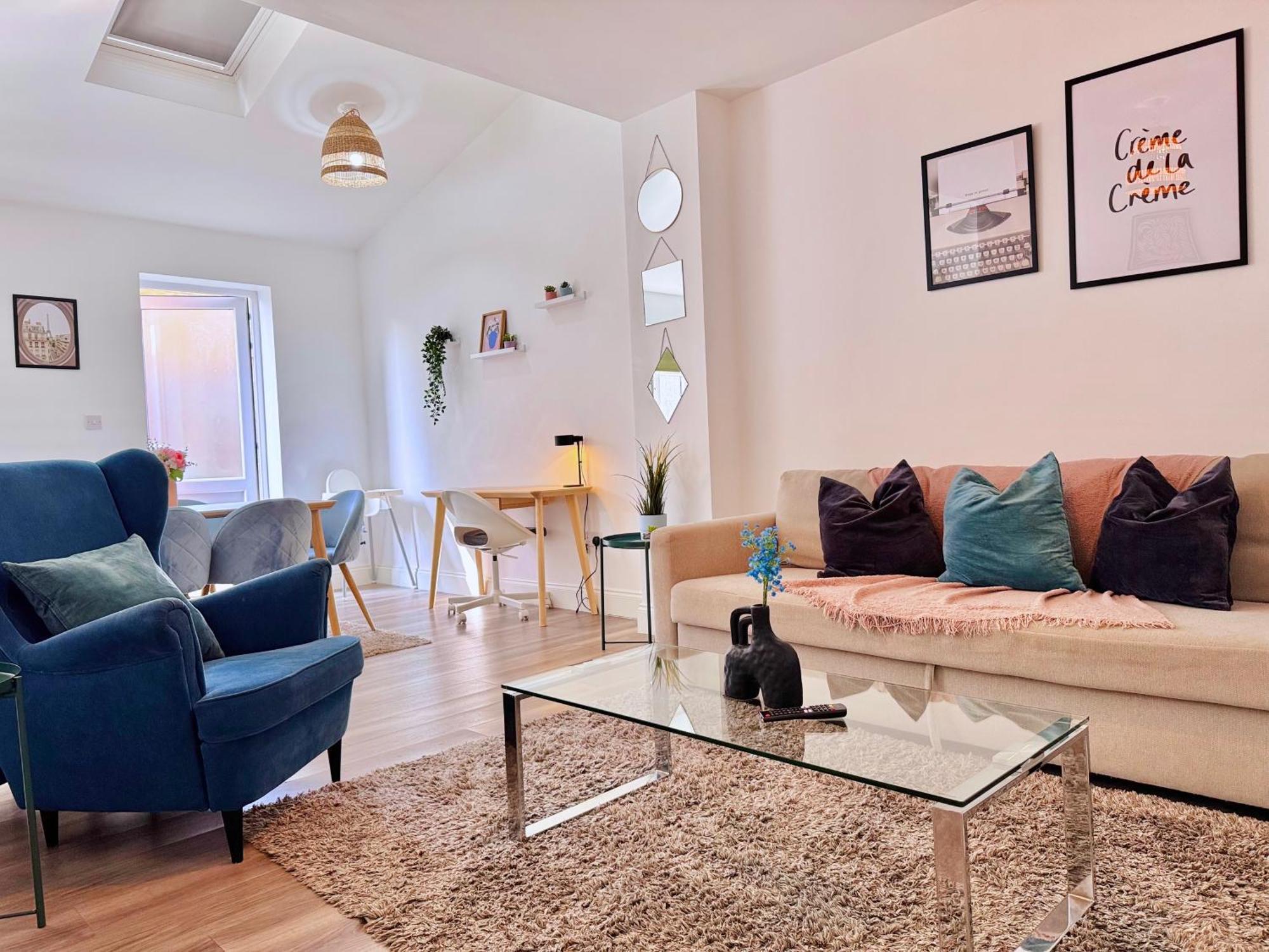 Apartment Cosy 1-bed Flat 30min To & Parking