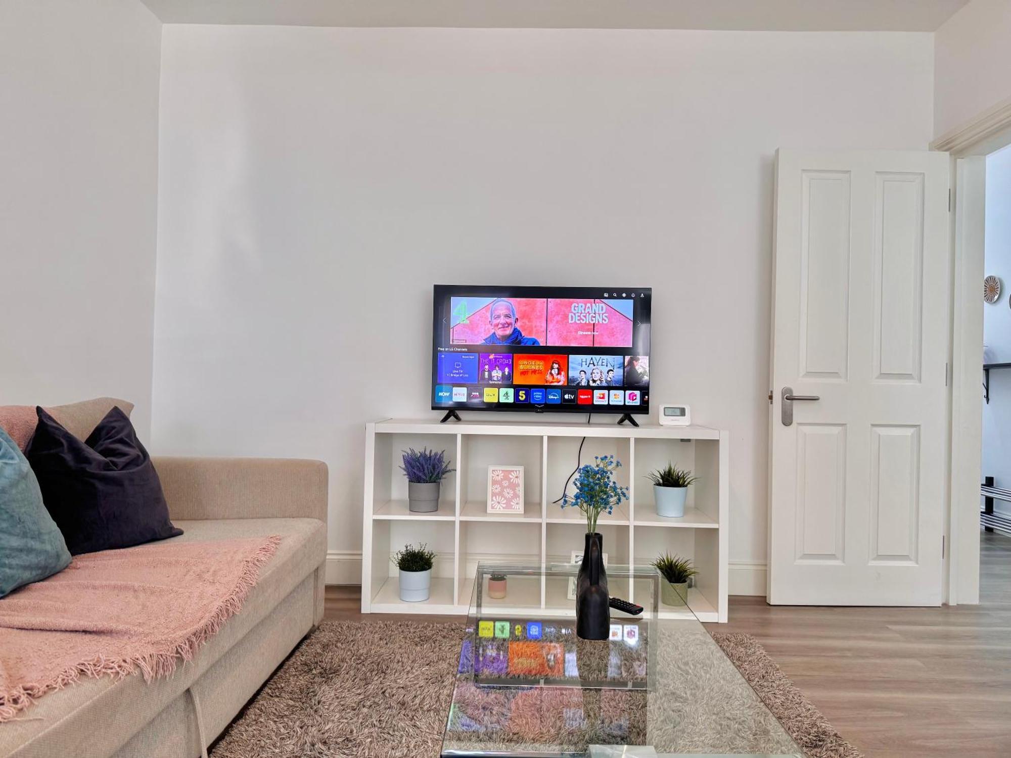 Apartment Cosy 1-bed Flat 30min To & Parking *