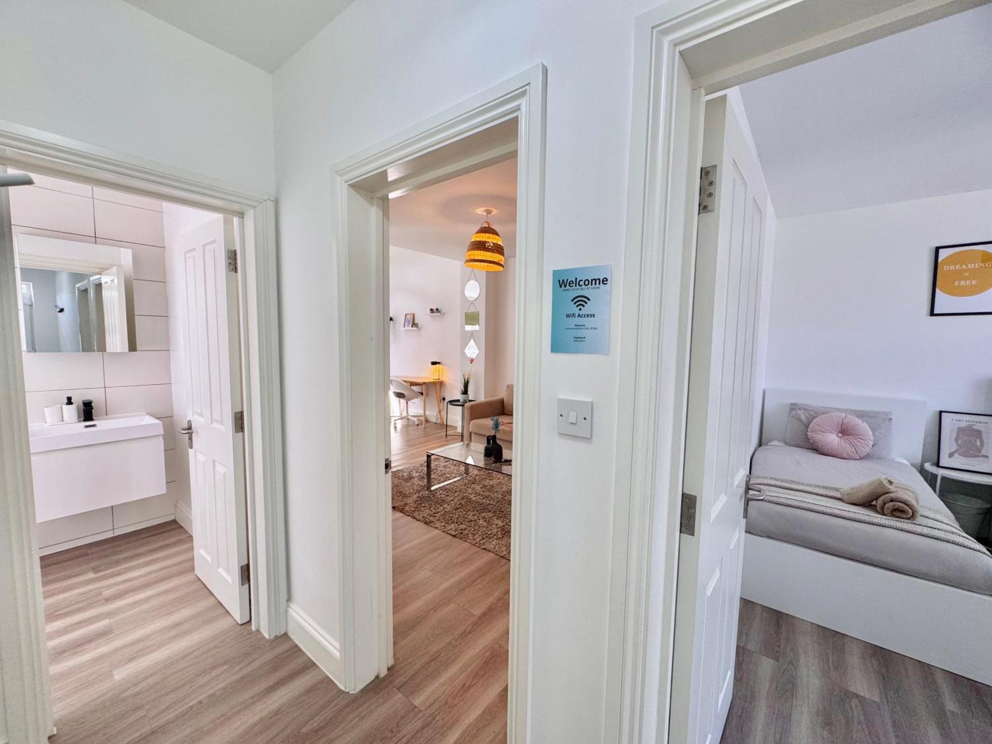 Cosy 1-bed Flat 30min To & Parking
