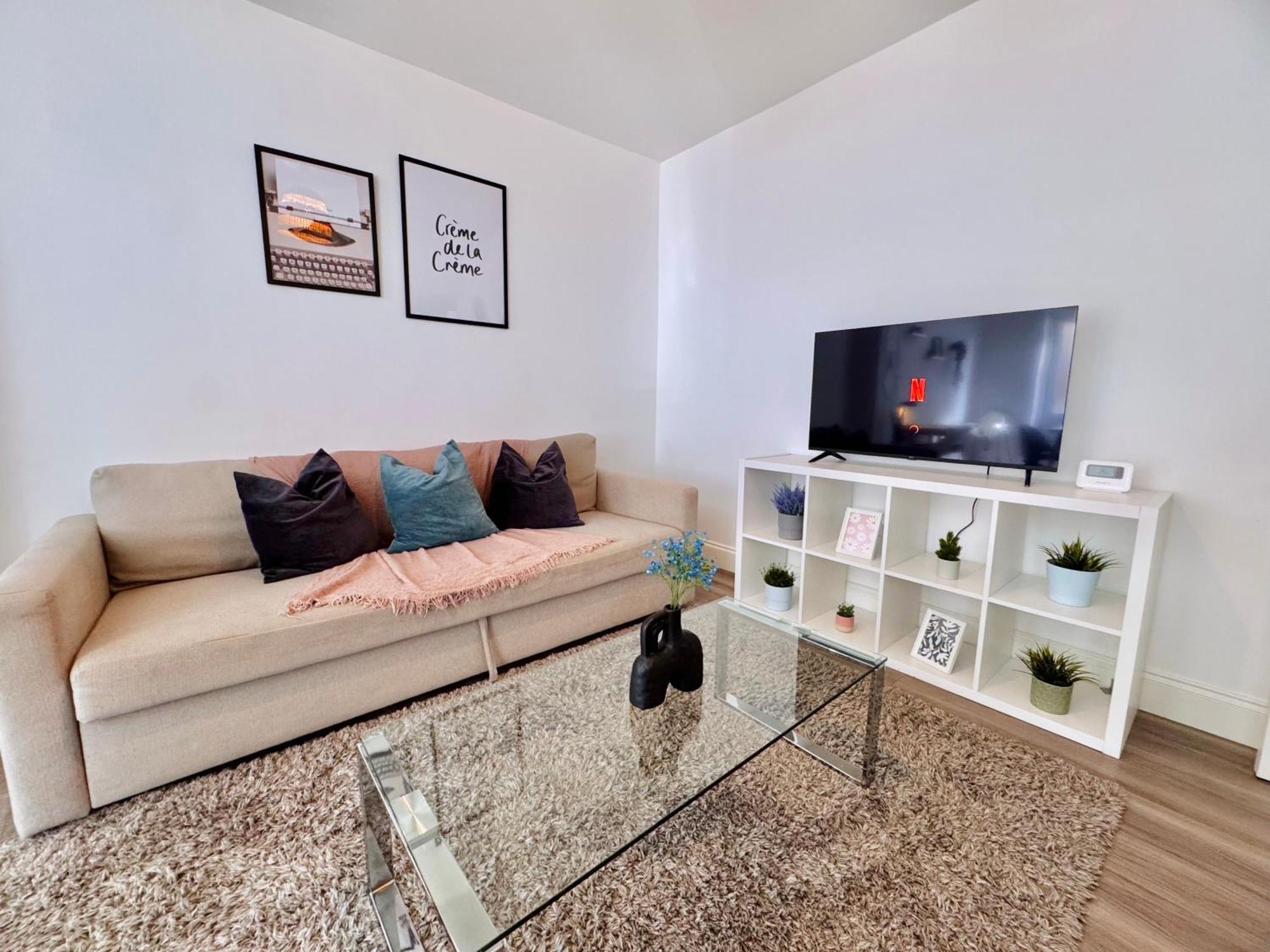 Cosy 1-bed Flat 30min To & Parking *