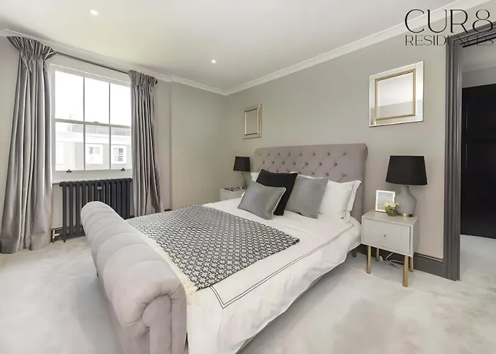 Luxury Chelsea House With Parking