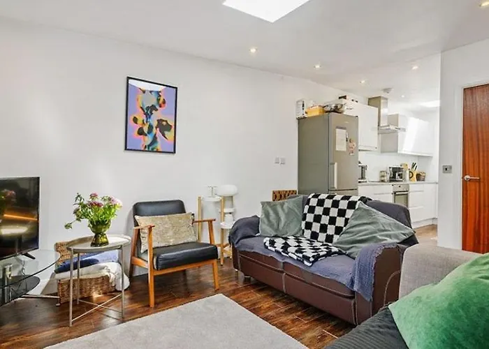 Stylish 2Br With Balcony In Islington - 4 People