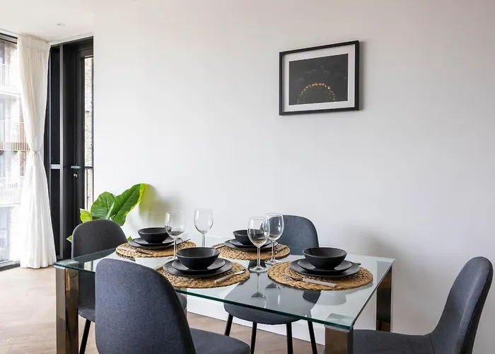 New | Luxury 2Bd/2B Apartment Wapping