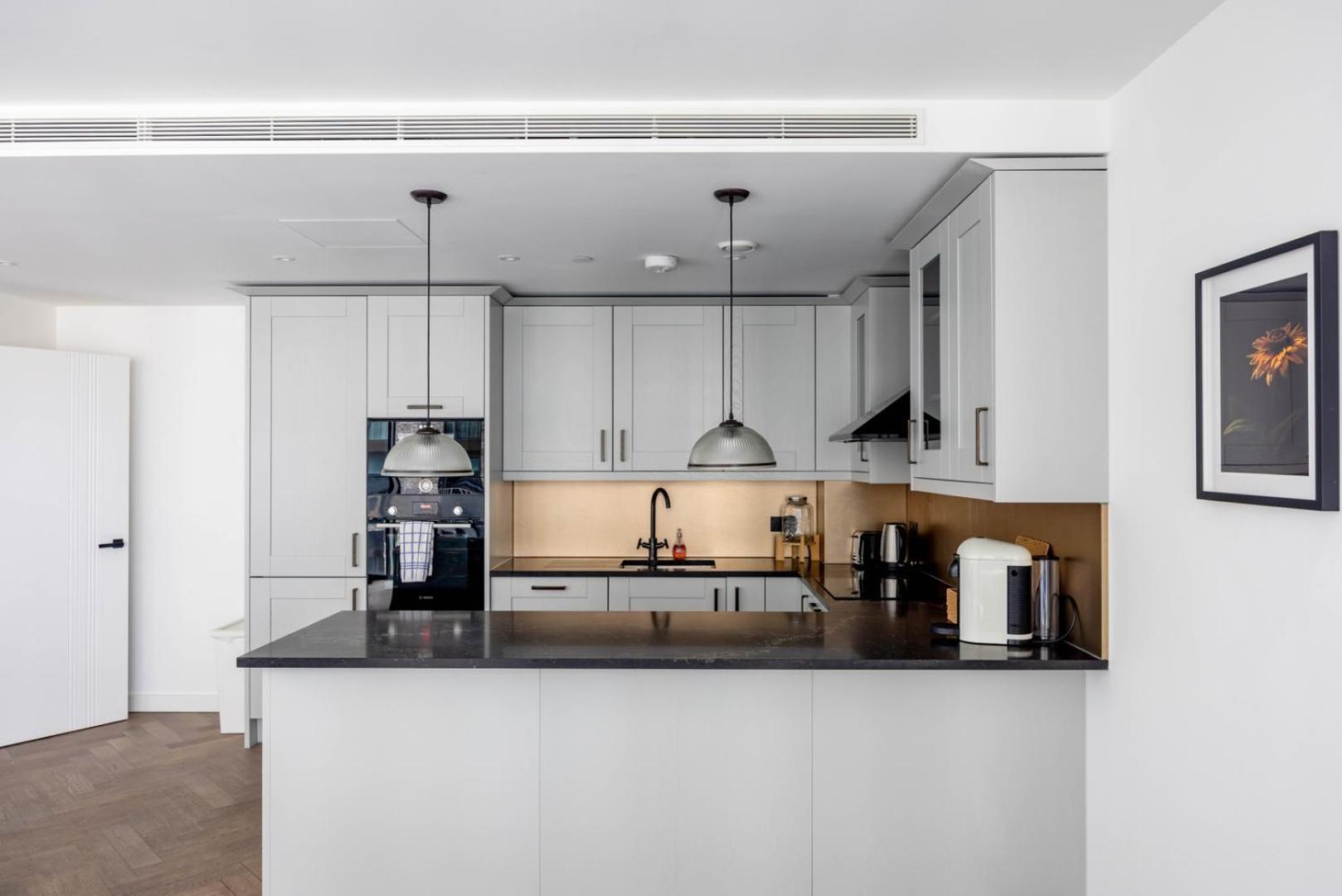 Apartment New | Luxury 2bd/2b Wapping London