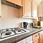Stylish City Escape - Boutique Living In London