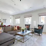 King Street, Sonder Apartments By Marriott Bonvoy