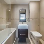 Elgin Mews North Beside Maida Vale Tube And Parking Long Term Bookings