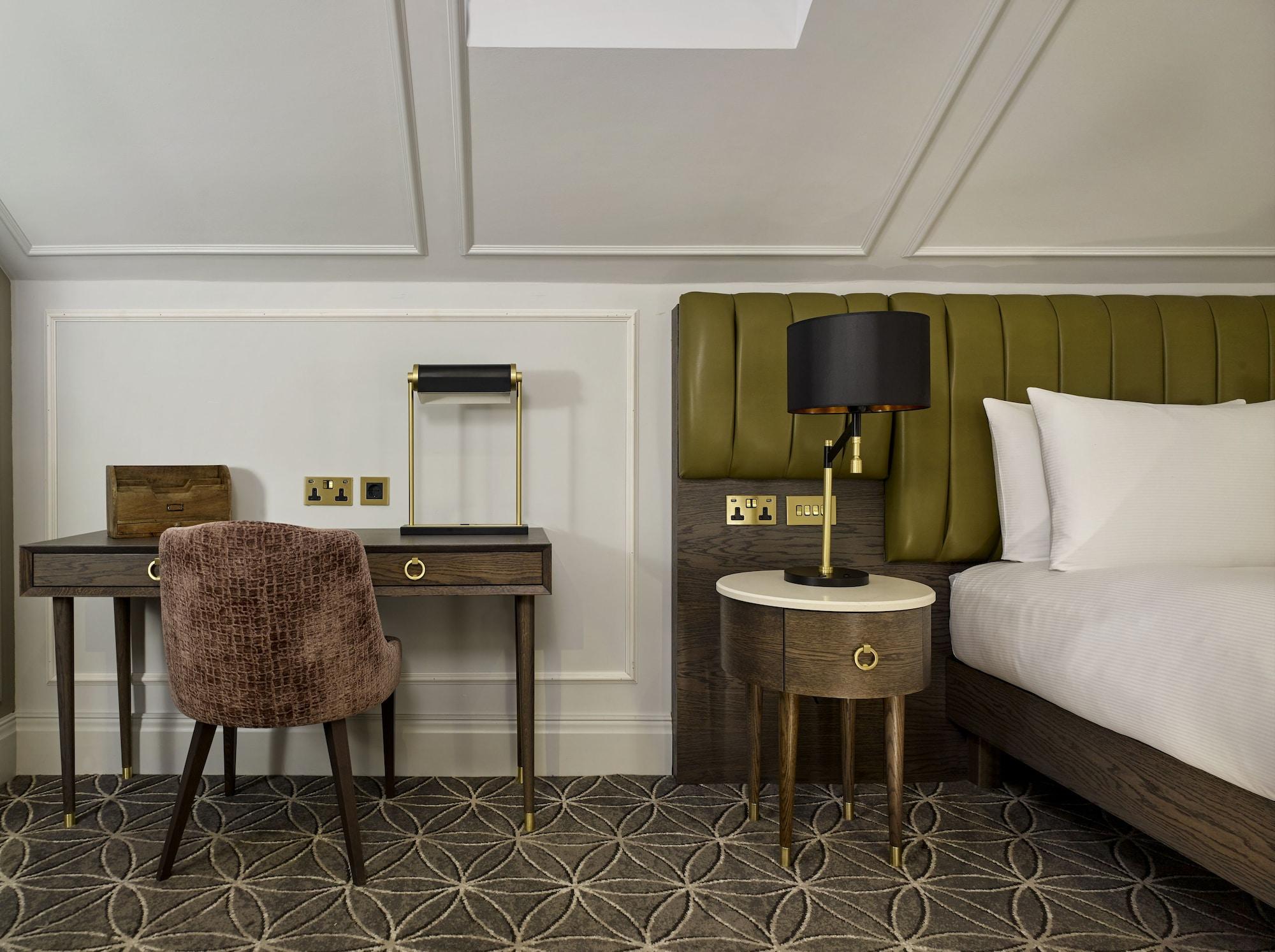 100 Queens Gate Hotel, Curio Collection By Hilton London