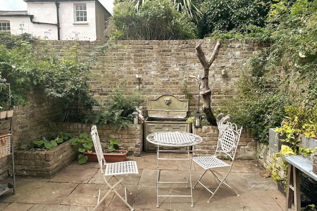 Charming Old Style 2 Bed Cottage In London'S Best Neighbourhood London