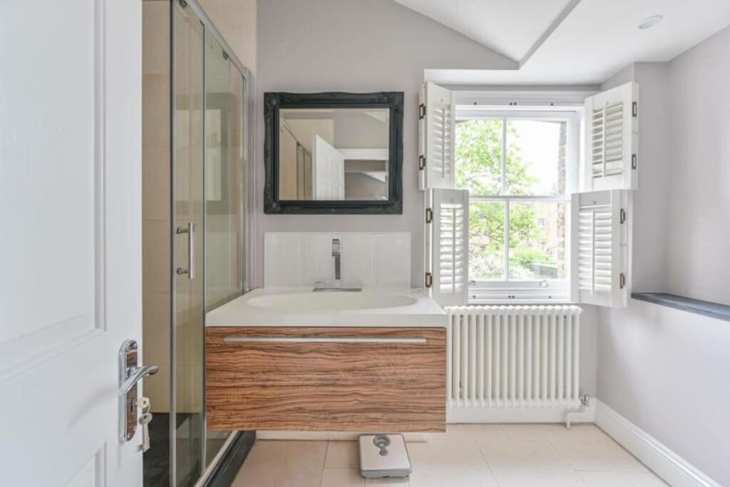 Holiday home Charming Old Style 2 Bed Cottage In London'S Best Neighbourhood *