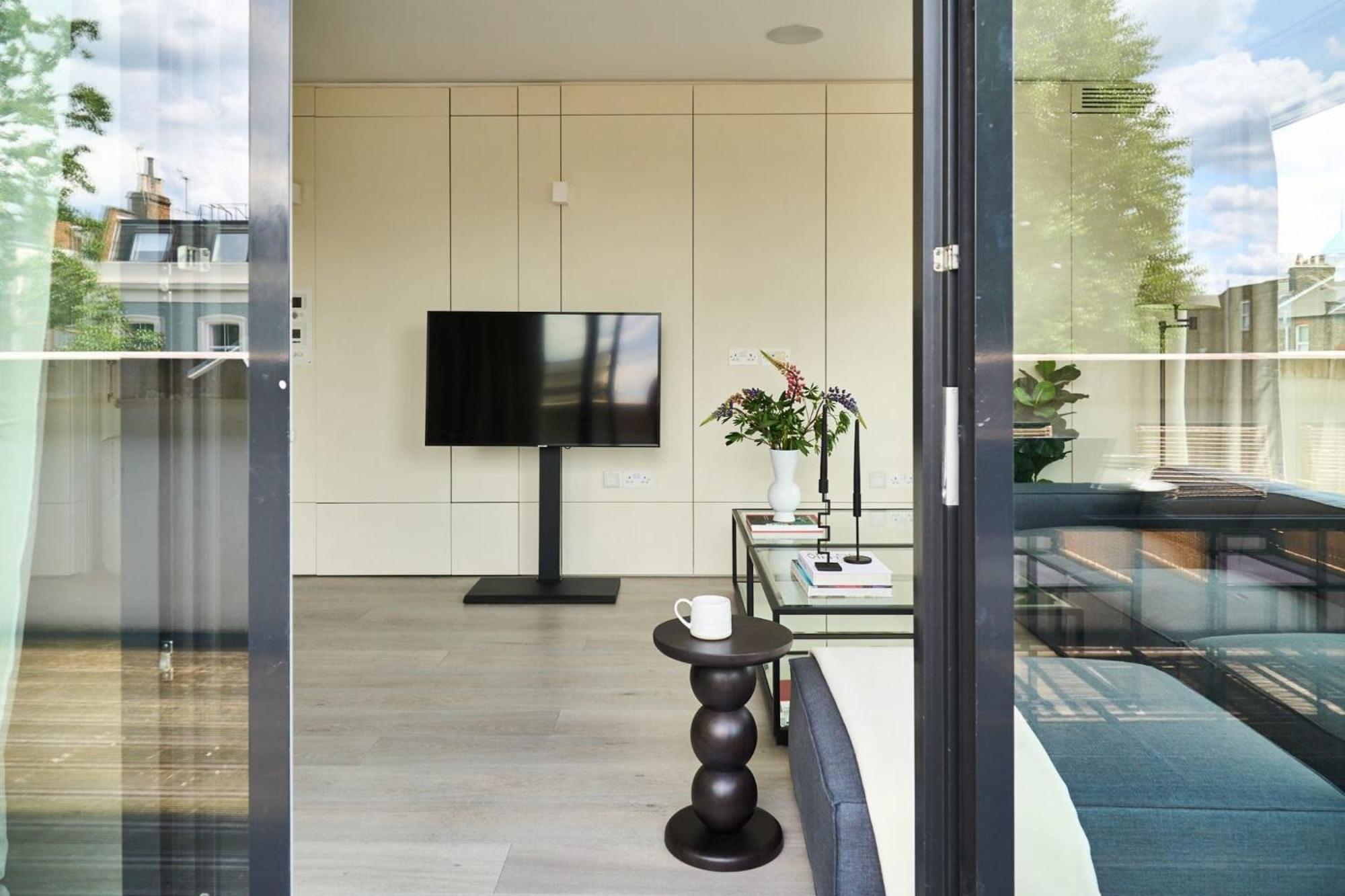 Luxury West Living In Loftus Road London