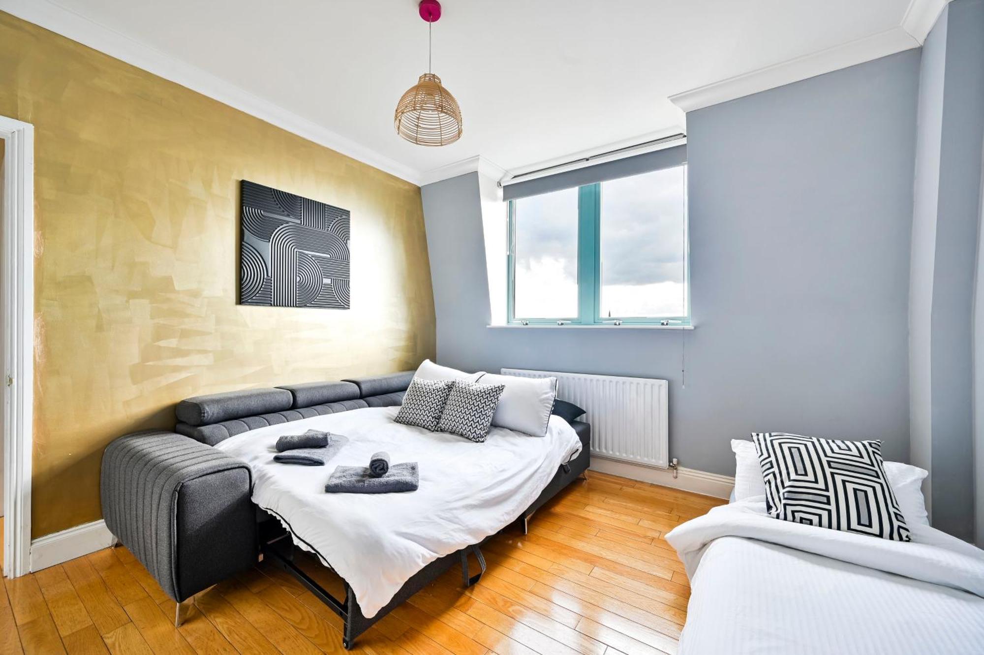 Stylish Escape - Boutique Living In Apartment