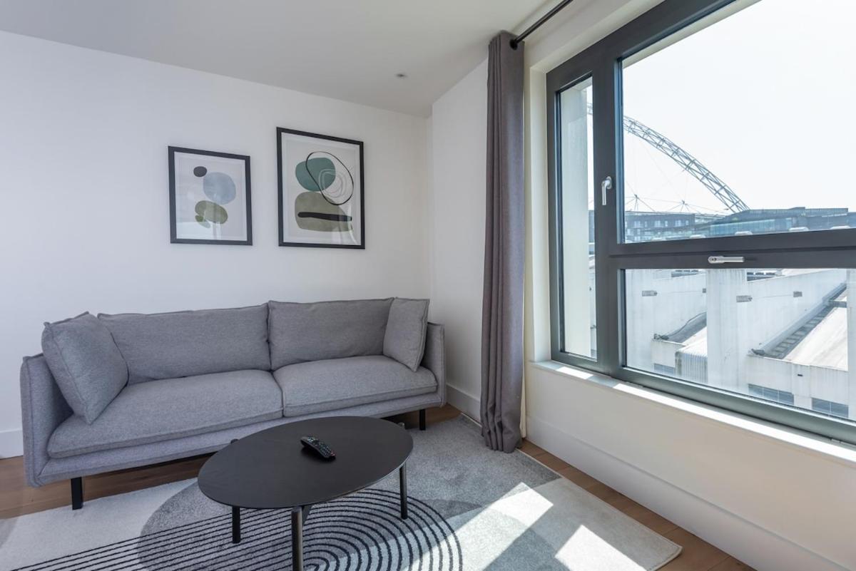 Stunning With Private Terrace Apartment *