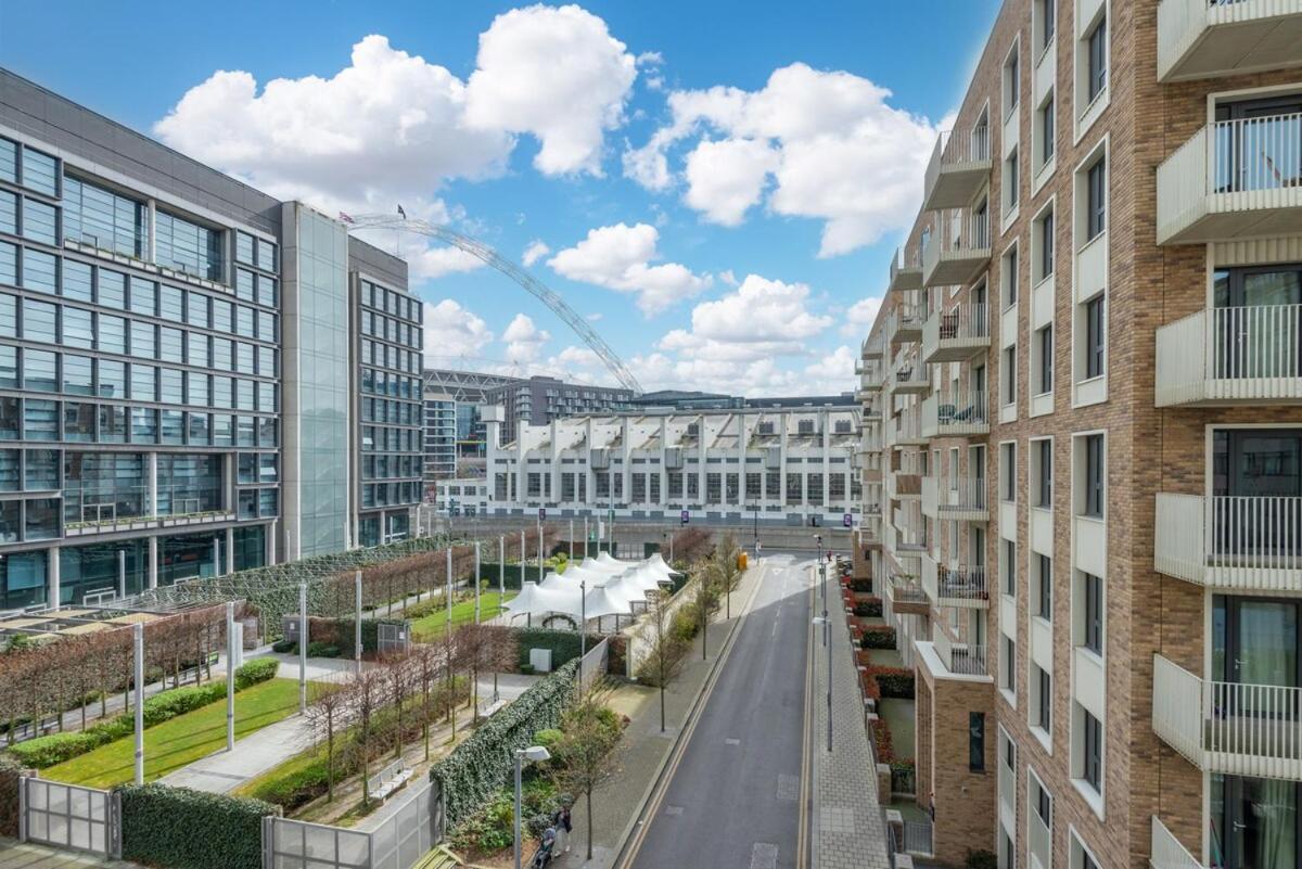 Stunning With Private Terrace Apartment London