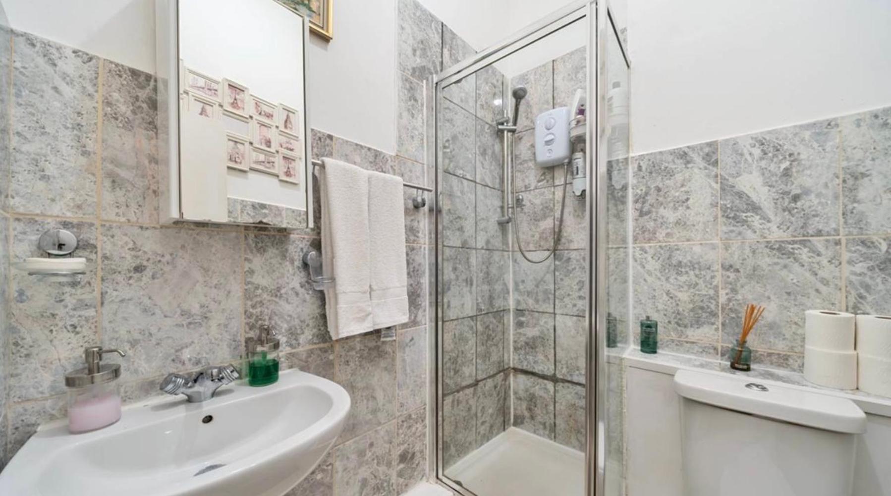 Ground Floor Sleeps 4, Zone 2 Close To Victoria Line Apartment