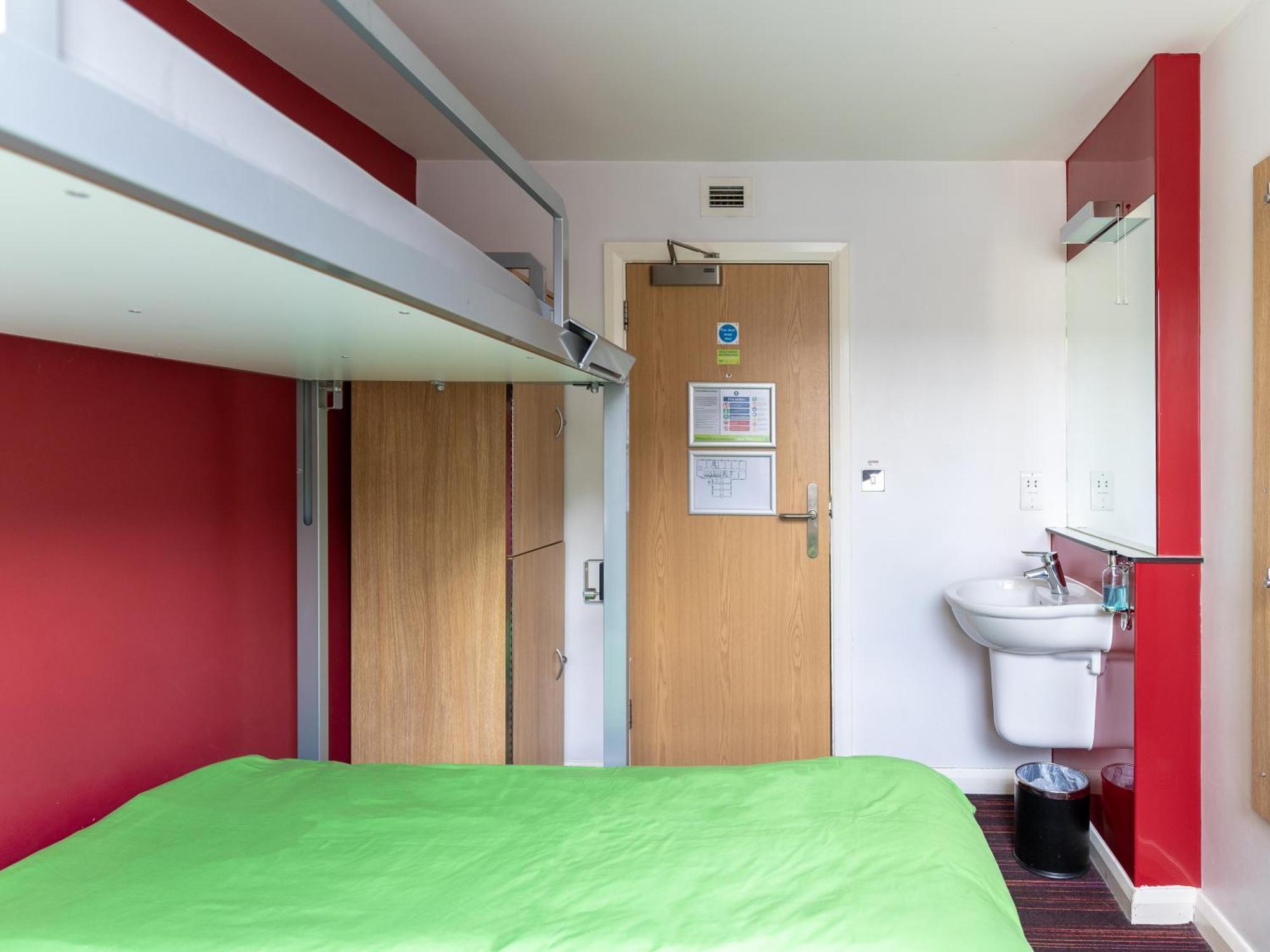 Astor Oxford Street Hostel