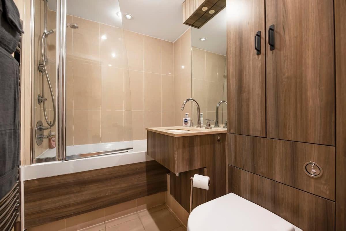 Compact Flat With A River View Close To Big Ben *