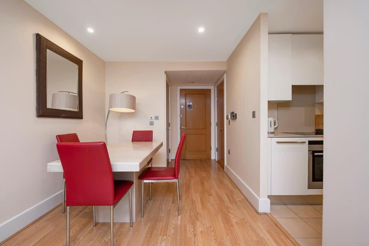 Apartment Compact Flat With A River View Close To Big Ben London