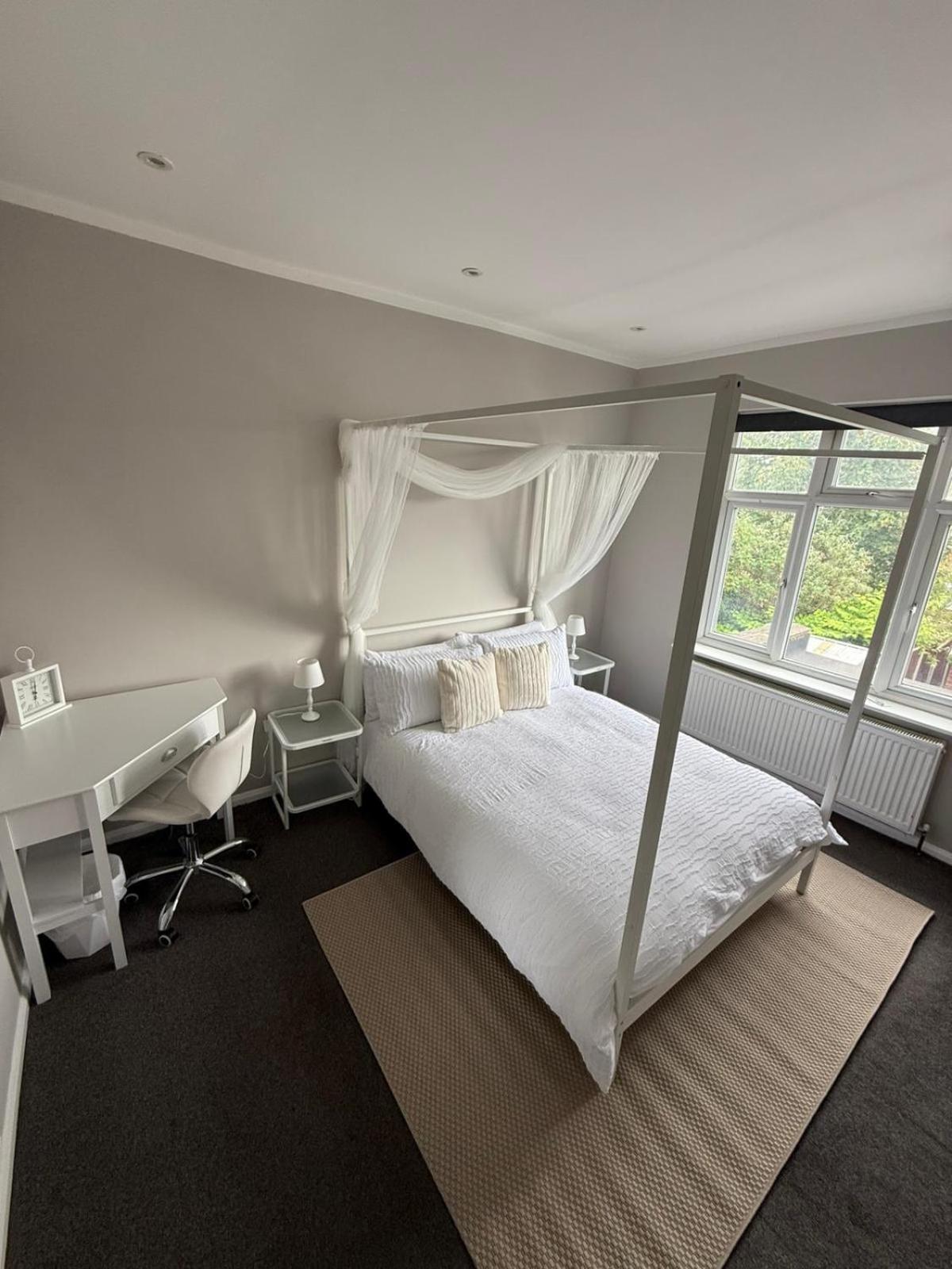 Alross With Breakfast Free * London